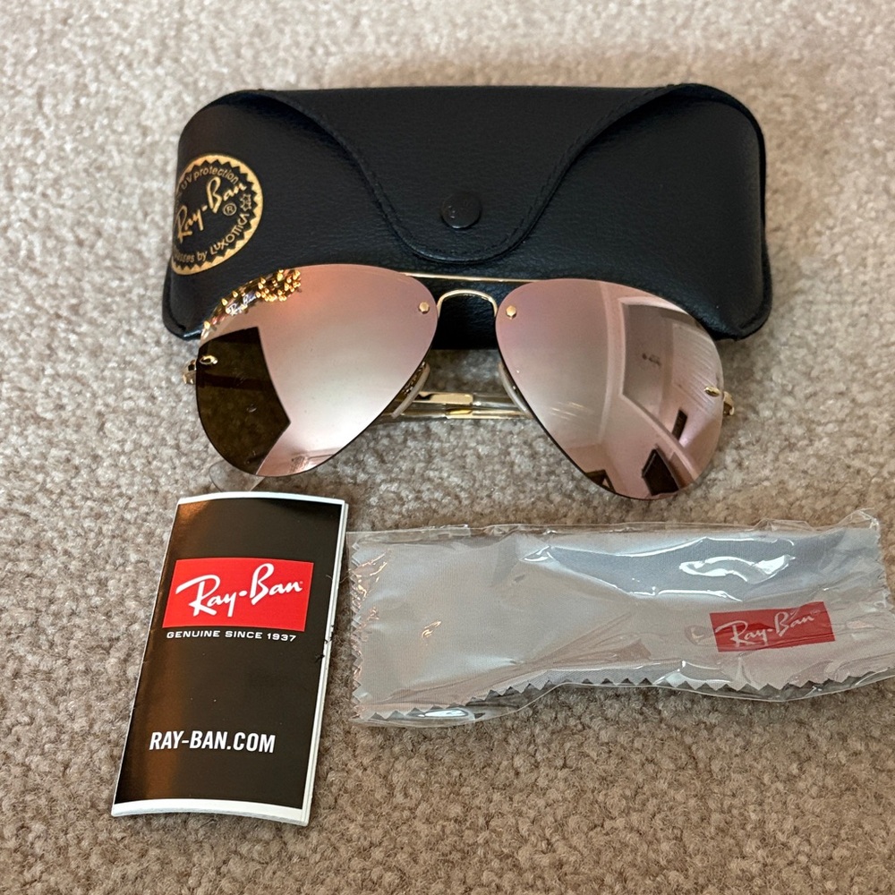 Ray-Ban Aviator Sunglasses with Pink Lenses and Black Case